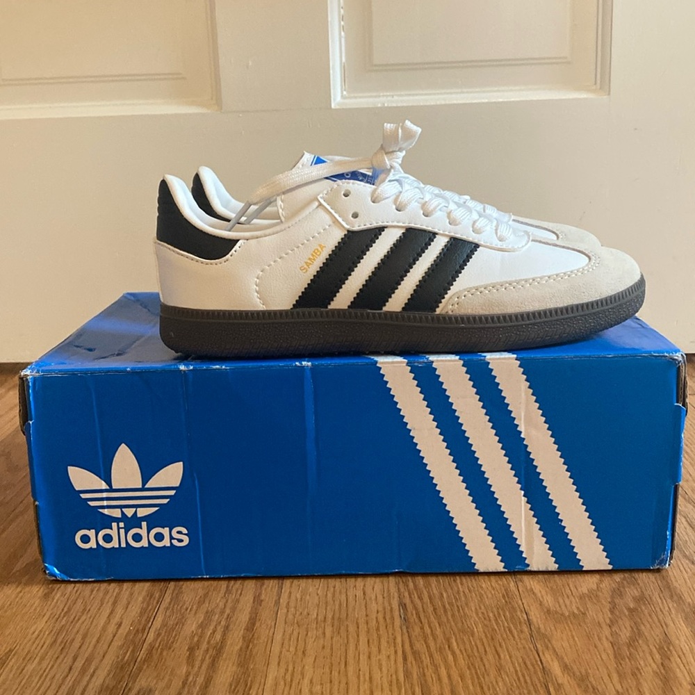 Adidas Samba sneakers size 5UK, 6.5 US - brand new in box